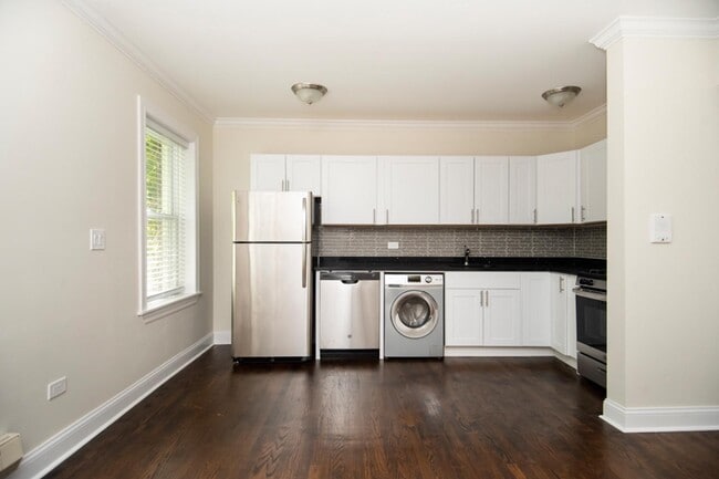 Building Photo - 2133 N Dayton St Unit 3