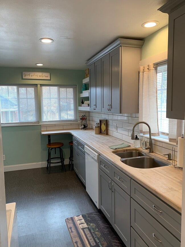 Building Photo - 2000 Plumas St Unit A Rental