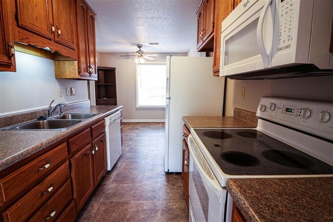 Photo - 3BD/2BA Home in Lakeland. Conveniently located. Pets Welcome.