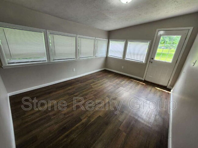 Photo - 1102 Circle Dr