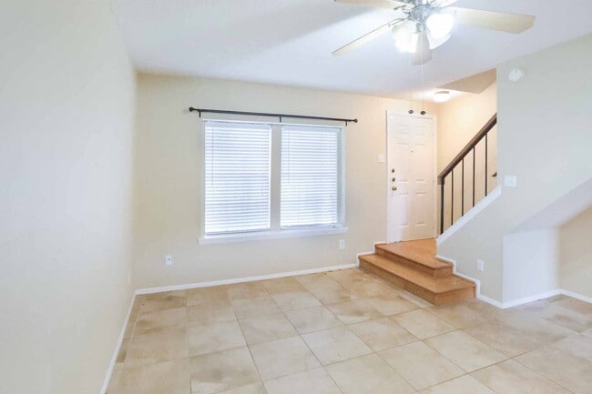 Photo - 1411 Gracy Farms Ln Unit Apt 76