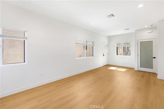 Photo - 4042 Somers Ave