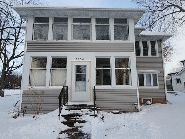 Building Photo - 1204 S Jefferson St Unit 1204