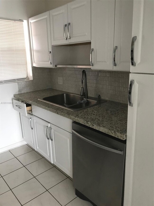 Building Photo - 2495 SW 82nd Ave Unit 304
