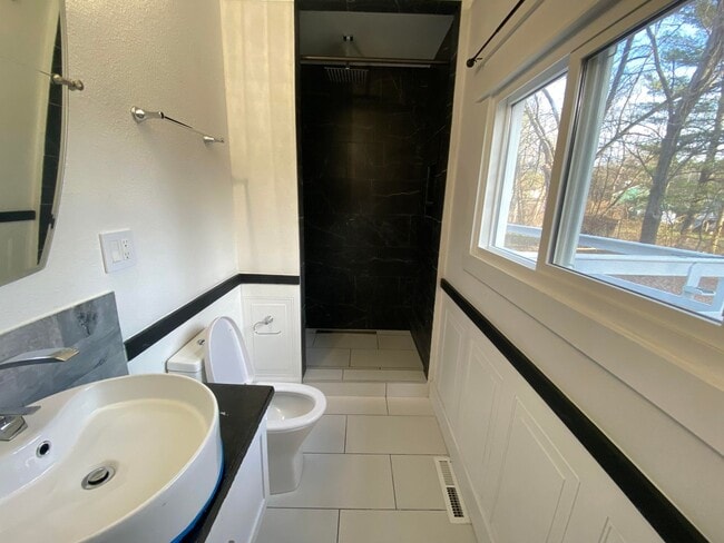 Photo - 117 Winston Dr Unit House