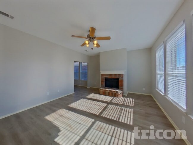 Photo - 925 Buffalo Springs Dr