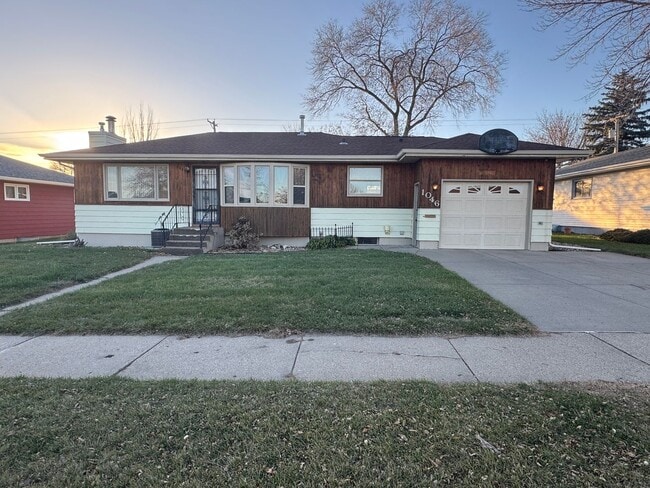 Building Photo - Charming Bismarck Home with Spacious Livin...