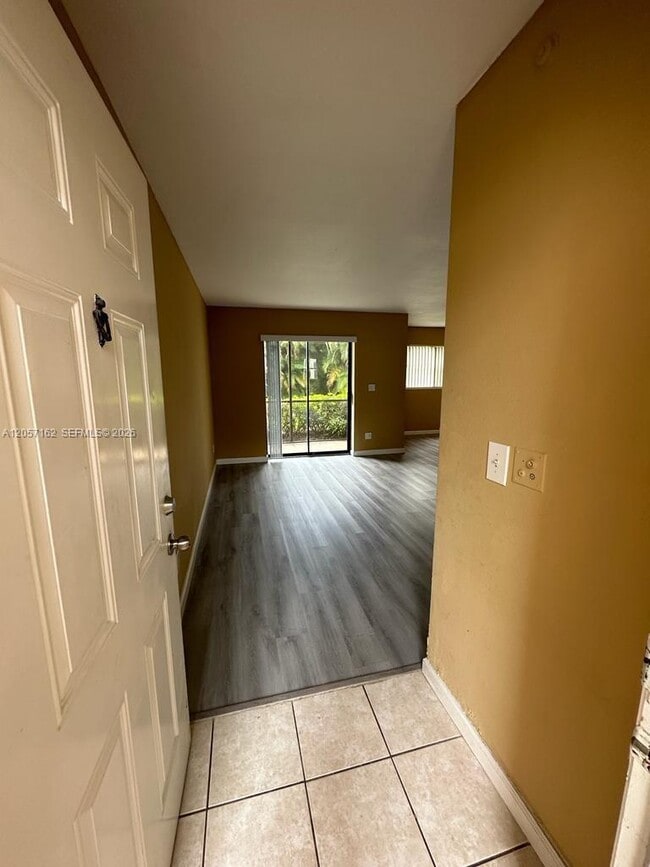 Building Photo - 4047 NW 87th Ave Unit 0