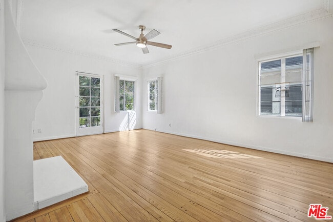 Photo - 201 S Poinsettia Pl Unidad C