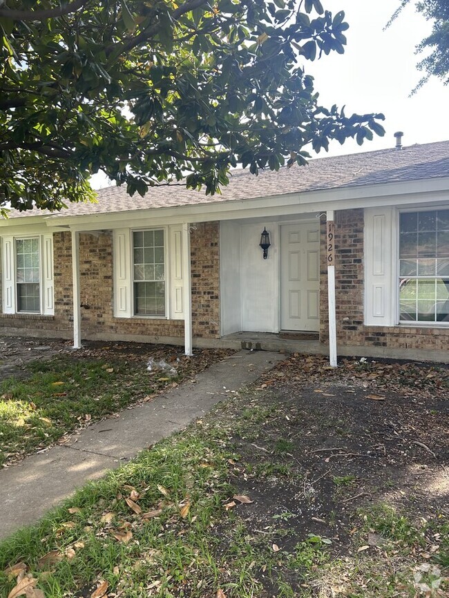 Building Photo - 1926 Whitney Dr Rental