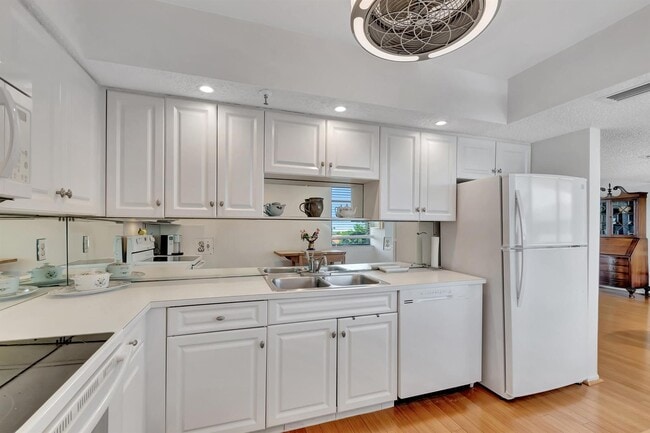 Photo - 8200 Lakeshore Dr Unidad 506