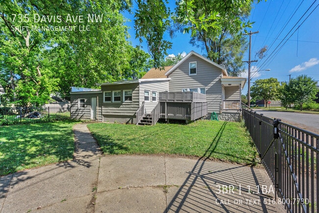 Building Photo - 735 Davis Ave NW