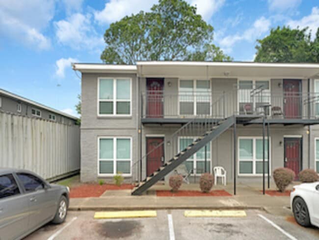 Building Photo - 3031 Sumpter St Unit 18 Rental