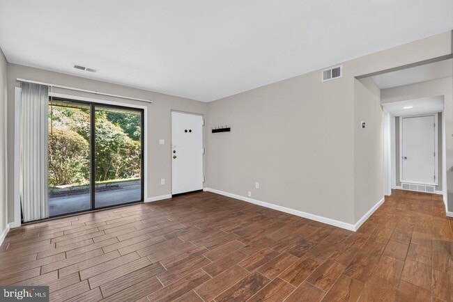 8509 Barrington Ct Unidad J