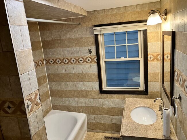 Photo - 1647 N Astor St Unit Lower