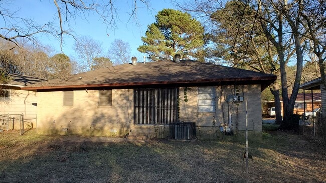 Building Photo - 3BR 1BA House