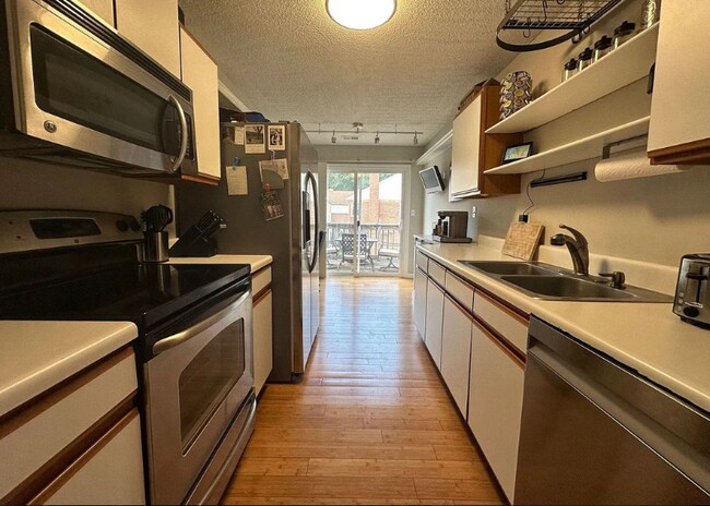 Photo - 5057 Gatehouse Way