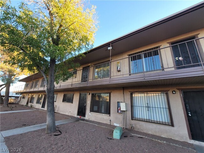 Photo - 615 S Royal Crest Cir