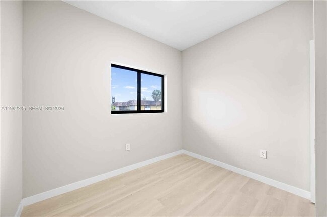 Photo - 630 NE 166th St Unit 3