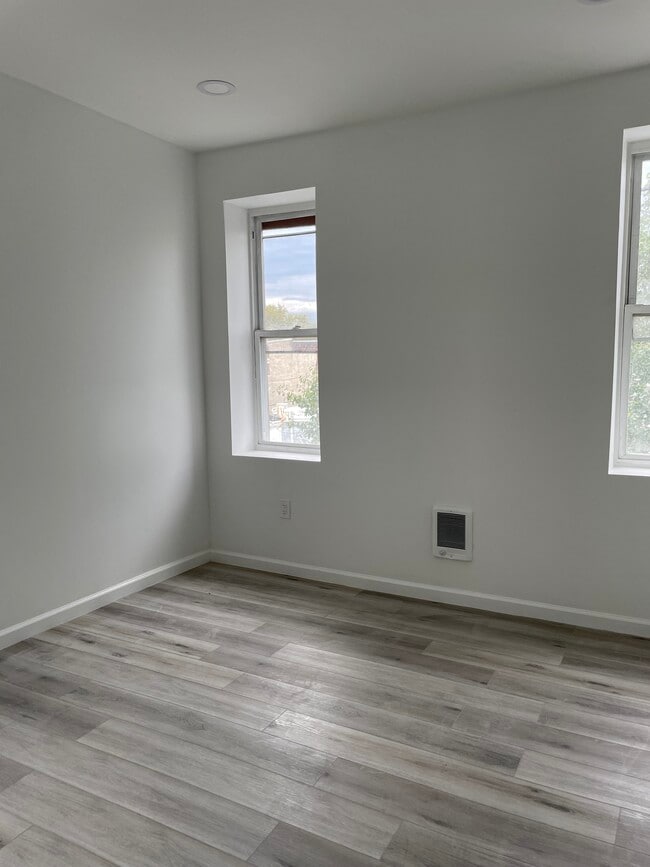 Rear bedroom (2nd picture) - 3761 N 18th St Unit 3
