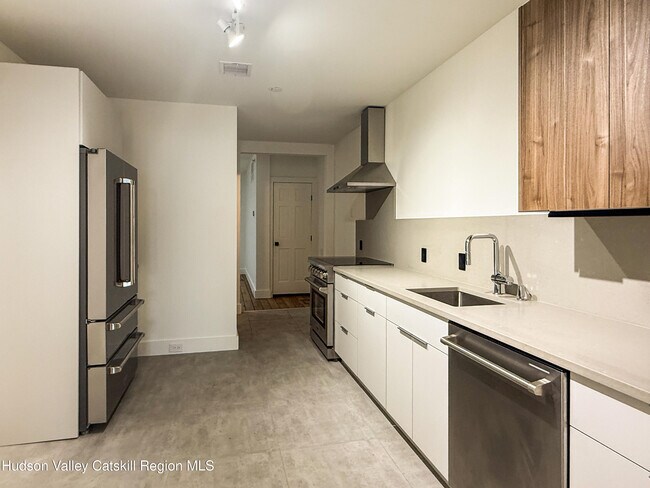 Photo - 438 Warren St