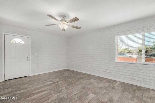 Photo - 1118 S McClintock Dr
