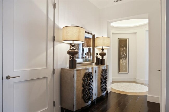 Building Photo - 3376 Peachtree Rd NE Unit 35B Rental