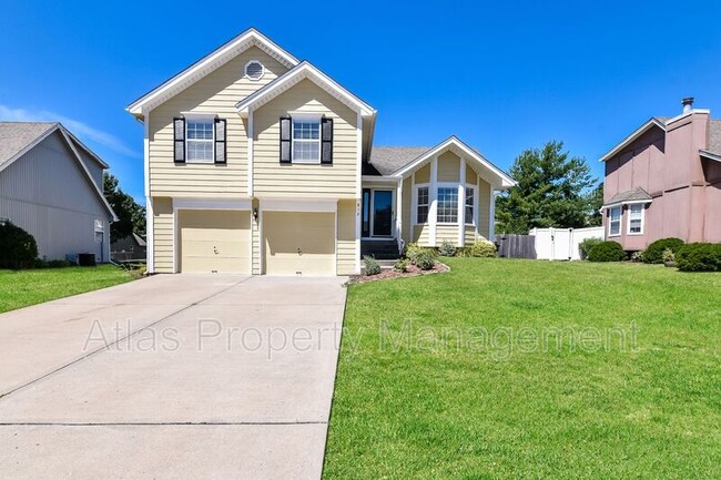 Photo - 812 NE Colleen Dr House