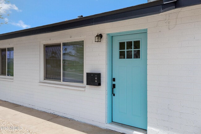 Photo - 536 W 18th St