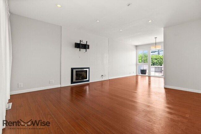 Photo - 1120 Oakwood Dr