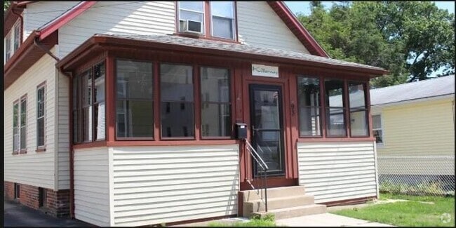 Building Photo - 93 Pinehurst Ave Rental