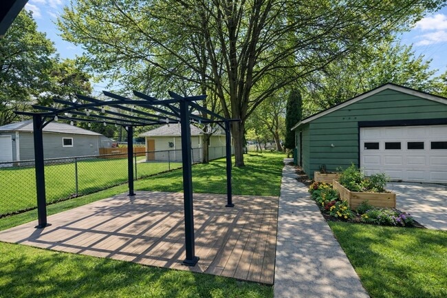 Photo - Click the “Apply Now” button or email wapmrentals@gmail.com for a prompt response.