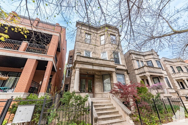 Photo - 842 W Waveland Ave Unit #  02