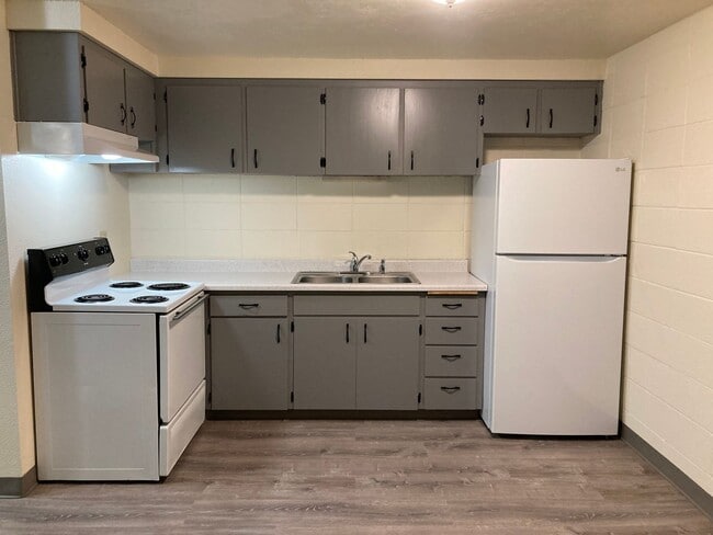 Photo - (CAM 3)  Very Nice Large 1 bed Apt - Close... Unit 03