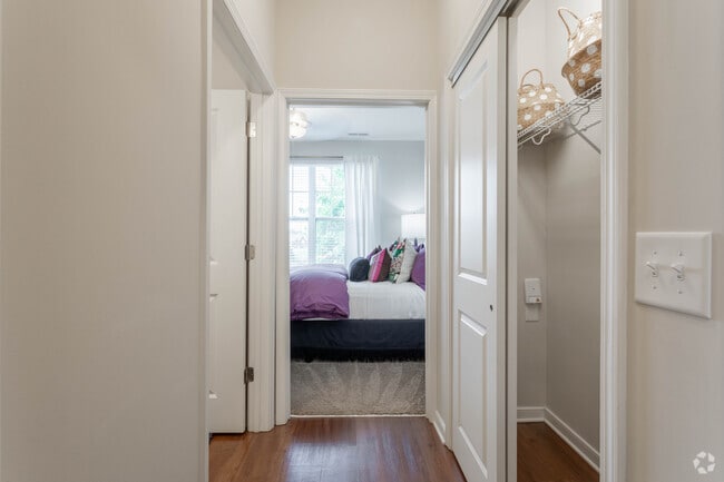 2BR, 2BA -1,208sqft
