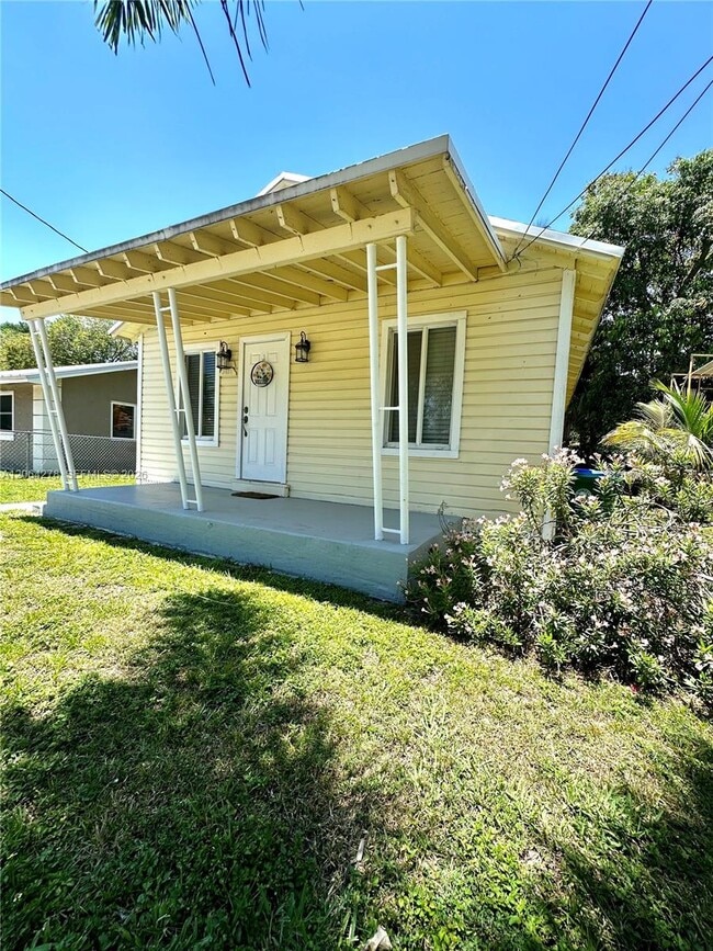 Building Photo - 3611 Oak Ave