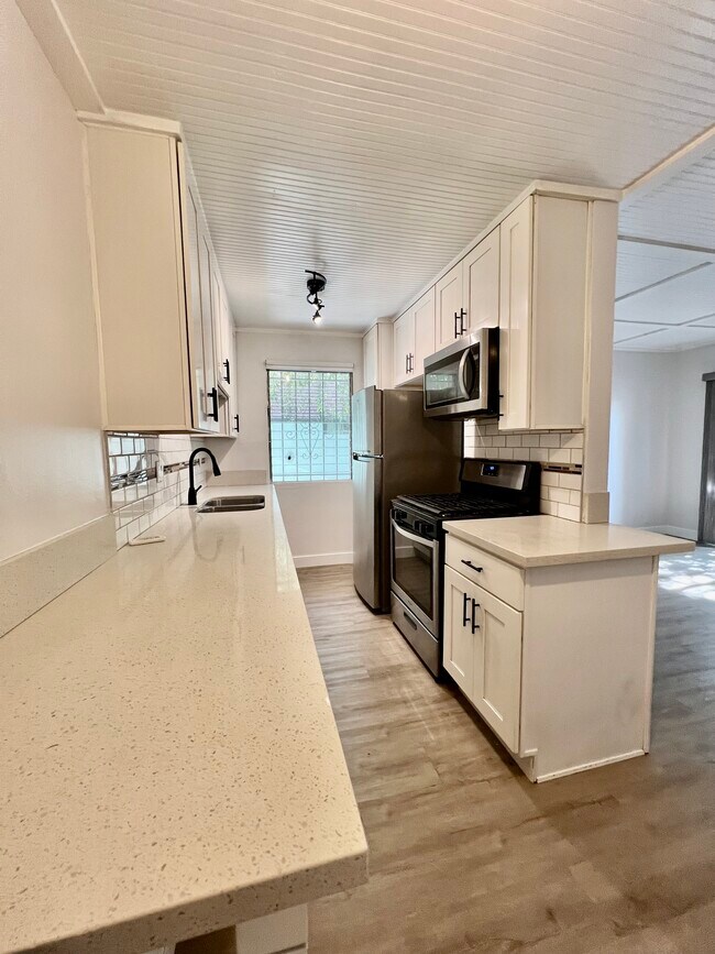 Photo - Royal Alfred 726 N. Alfred