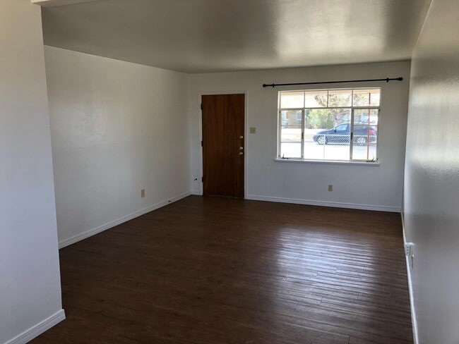 Photo - 5731 Middlesboro Ave