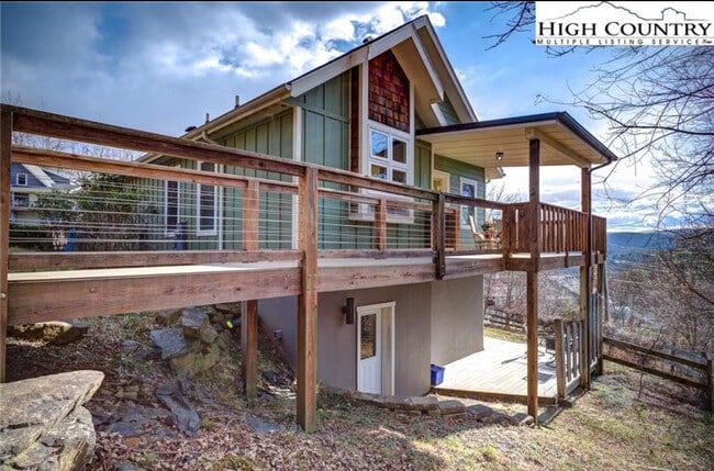 Photo - 567 W King St