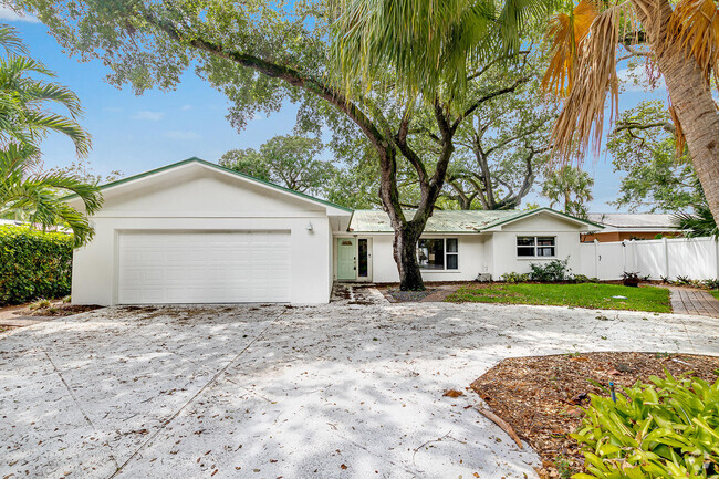 Building Photo - 12831 Shore Dr Rental