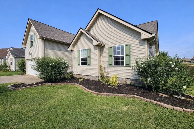 Photo - $1795 - 3 Beds 2 Baths + Bonus Room