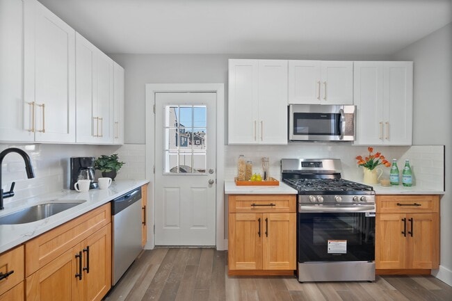 Photo - 895-901 Port Reading Ave