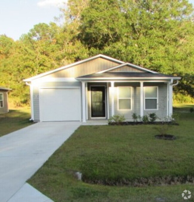 Building Photo - Located in Planter Green - 4 bedrooms, 2 bath Rental