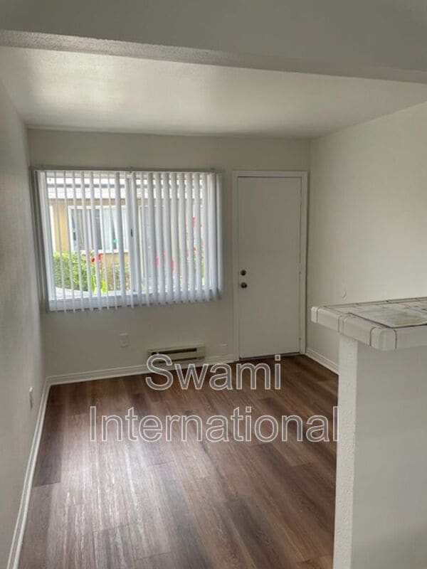 Building Photo - 4542 W Imperial Hwy Unit #C