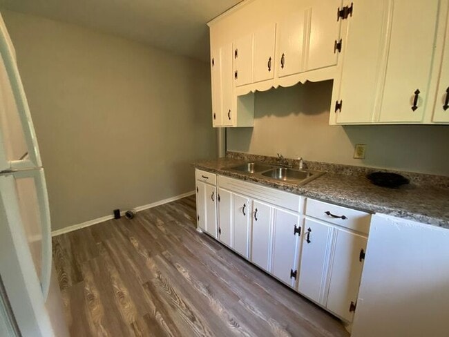 Photo - Cozy 2 Bedroom Duplex Available - Walk Dow...