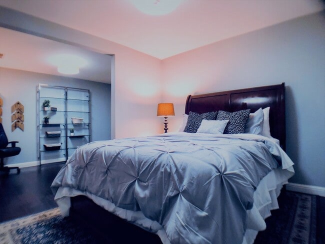 Photo - 949 62nd St Unidad Middle Bedroom