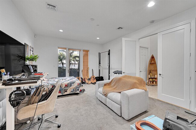 Photo - 1614 NE 9th St