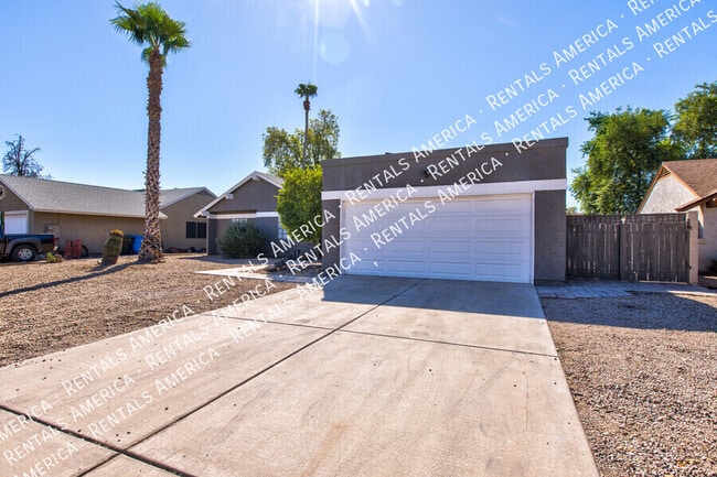 Photo - 819 W Ross Ave
