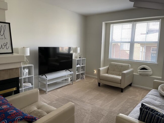 Photo - 1040 N Claremont Dr