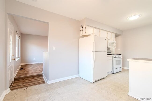 Photo - 21816 E 10 Mile Rd